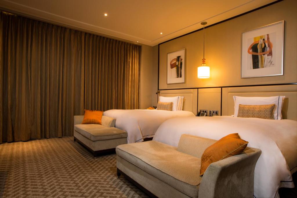 Deluxe Queen Room