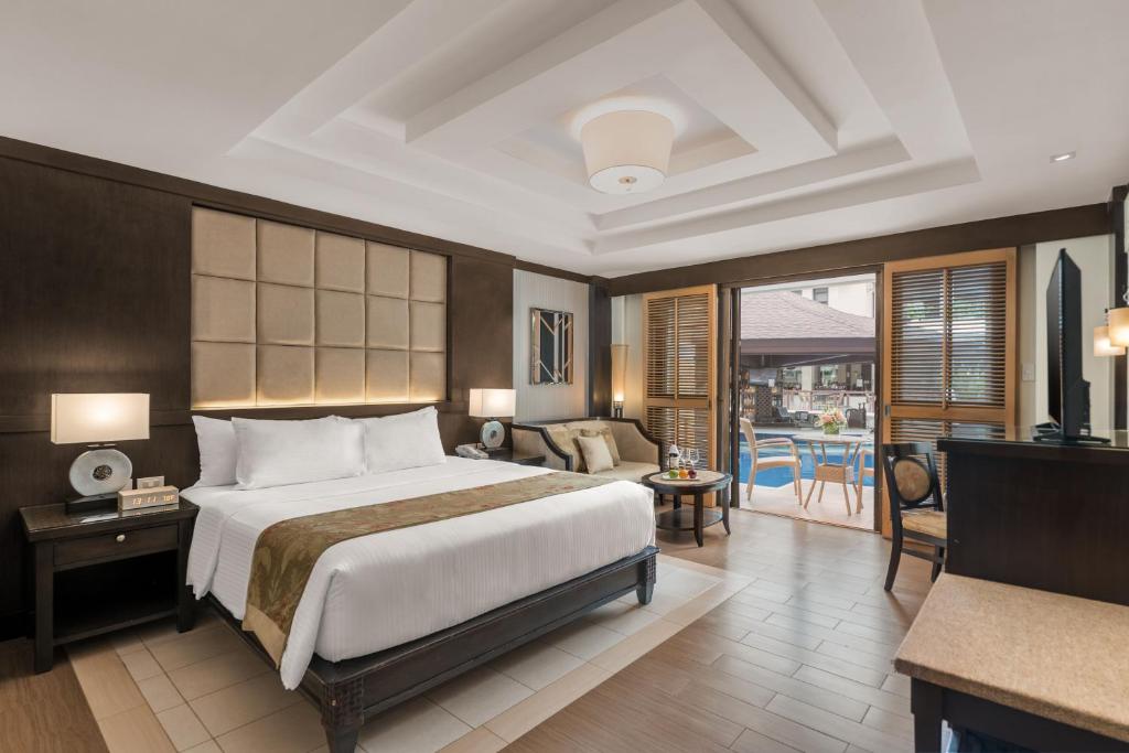 Grand Room with direct Pool Access