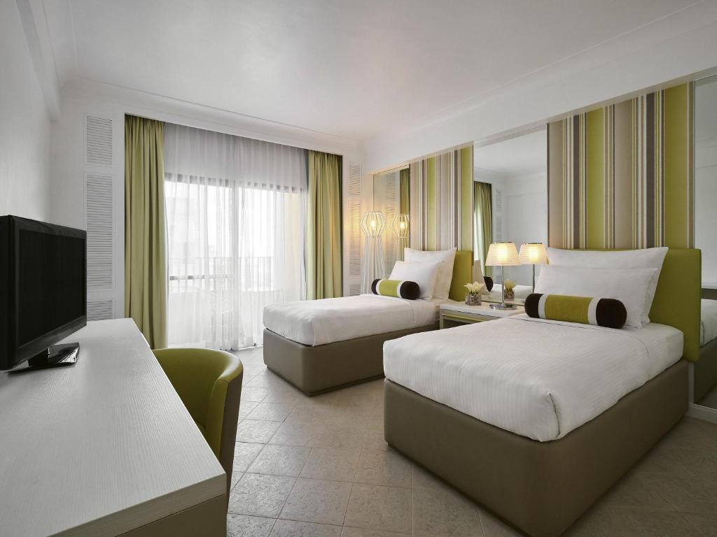 Deluxe Twin Room with Atrium View