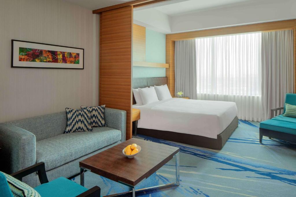 Junior Suite with Lounge Access