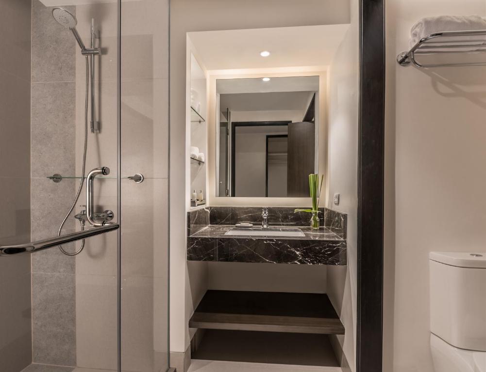 1 King Bed, One-Bedroom Premier with Living Area and Lounge Access
