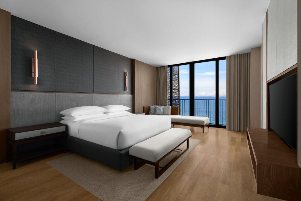 Junior King Suite with Balcony and Ocean View